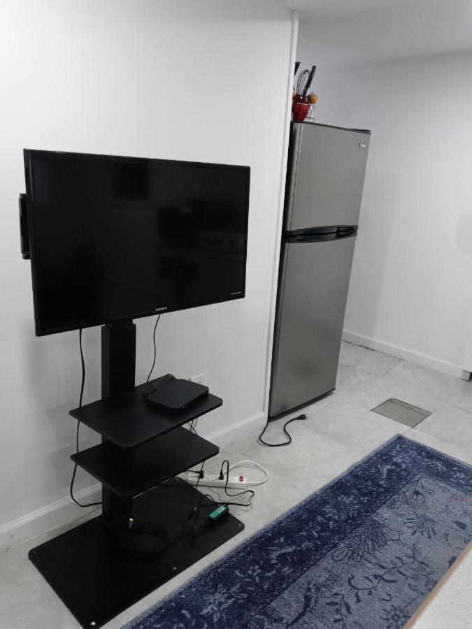 "Cozy Basement Retreat Just 40 Minutes To Nyc!" Apartment Irvington Exterior foto