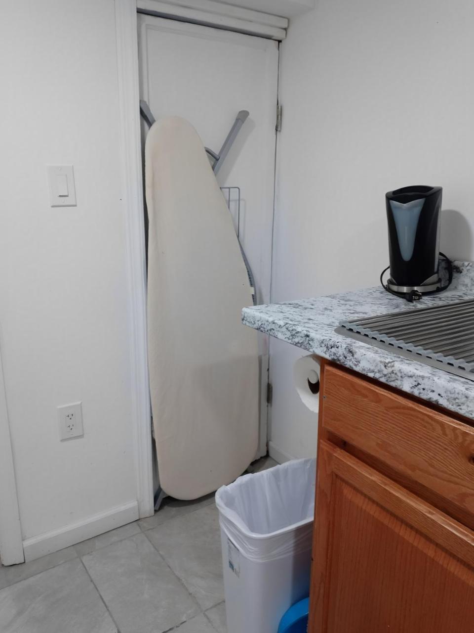 "Cozy Basement Retreat Just 40 Minutes To Nyc!" Apartment Irvington Exterior foto